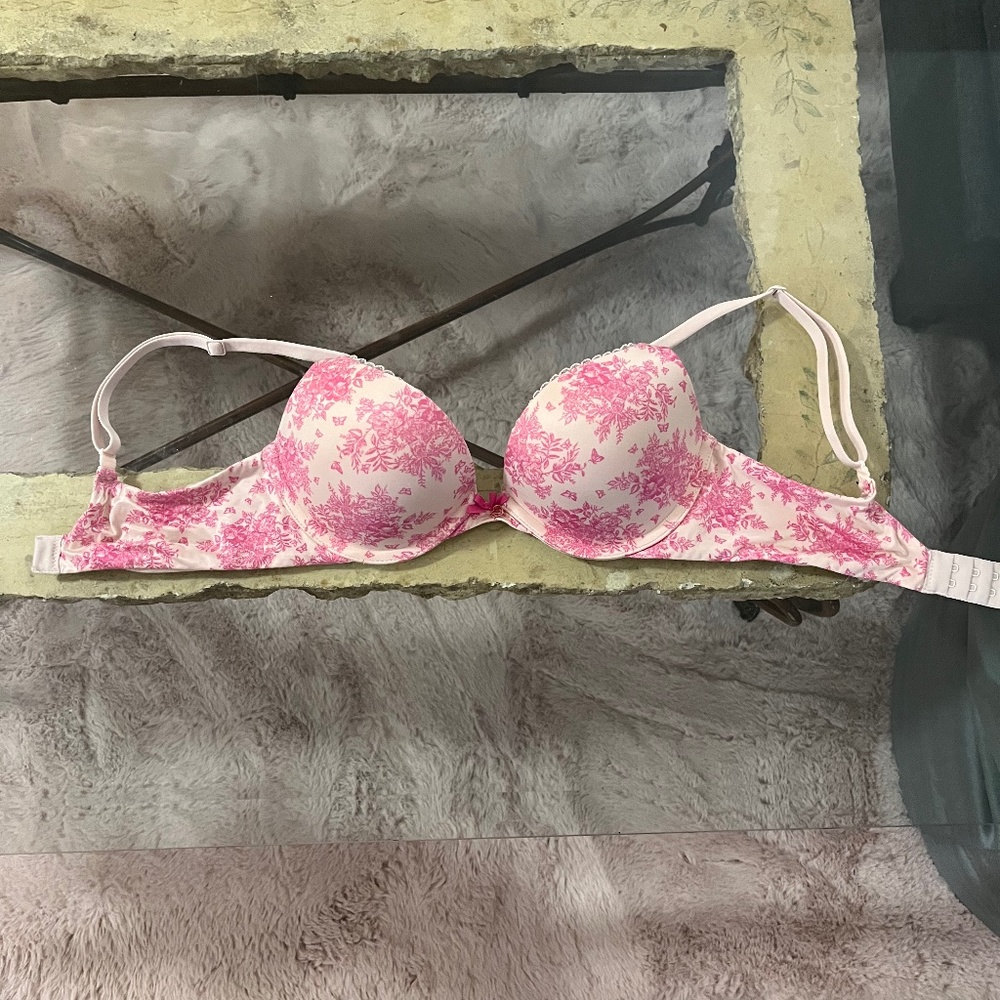 Victoria secret 32C bra $30